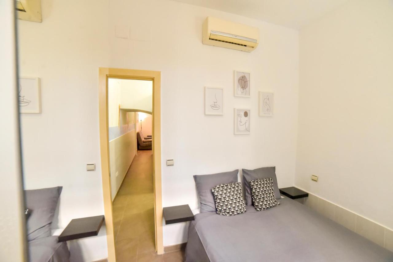 Appartement Quiet Typical Patio & Terrace *